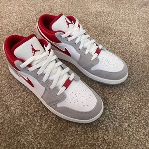 Air Jordan 1 Low SE 'Light Smoke Grey Gym Red'